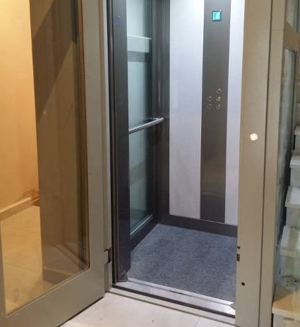 piattaforma elevatrice a batteria